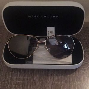 Aviator Sunglasses with case and cleaning cloth.